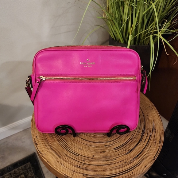 Kate Spade Fuchsia Crossbody Bag with Gold Zipper - Picture 14 of 14